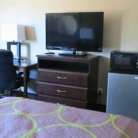 Super 8 By Wyndham Fort Myers-3